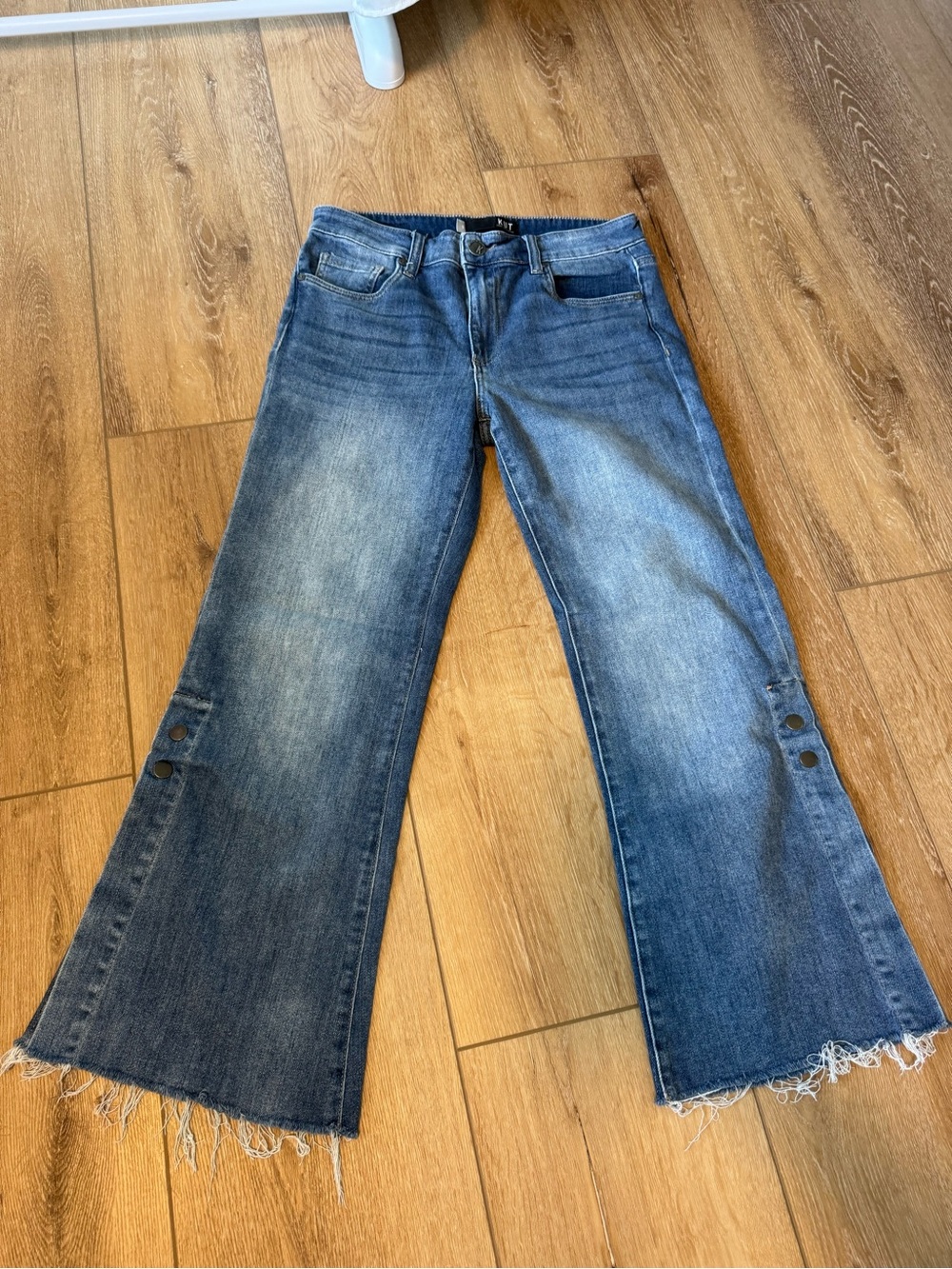 KUT from the Kloth Kelsey High Rise Ankle Flare jean size 6